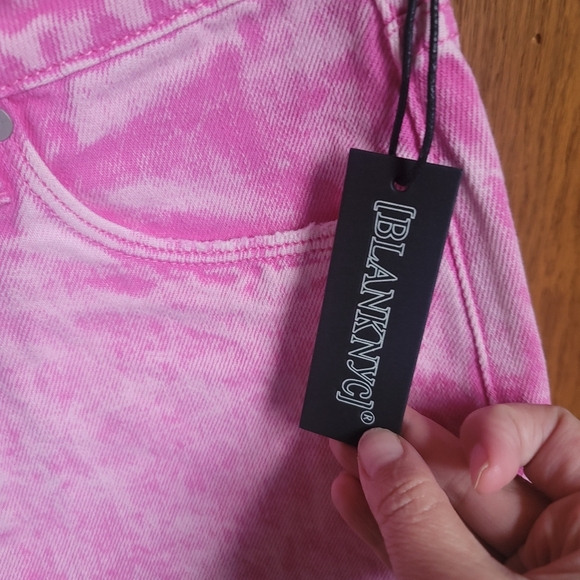 BlankNYC, The Reeve, High Rise Short, In Flamingo, Size 27 - Picture 7 of 12